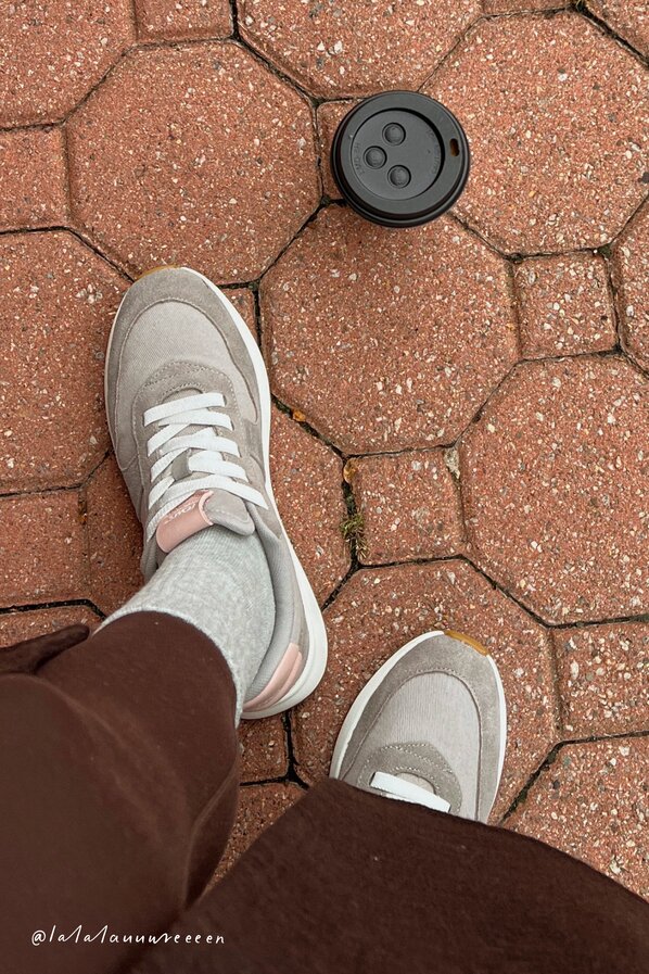 @lalalauuureeeen wearing Women's TRVL LITE Retro Runner Sneaker in grey suede.