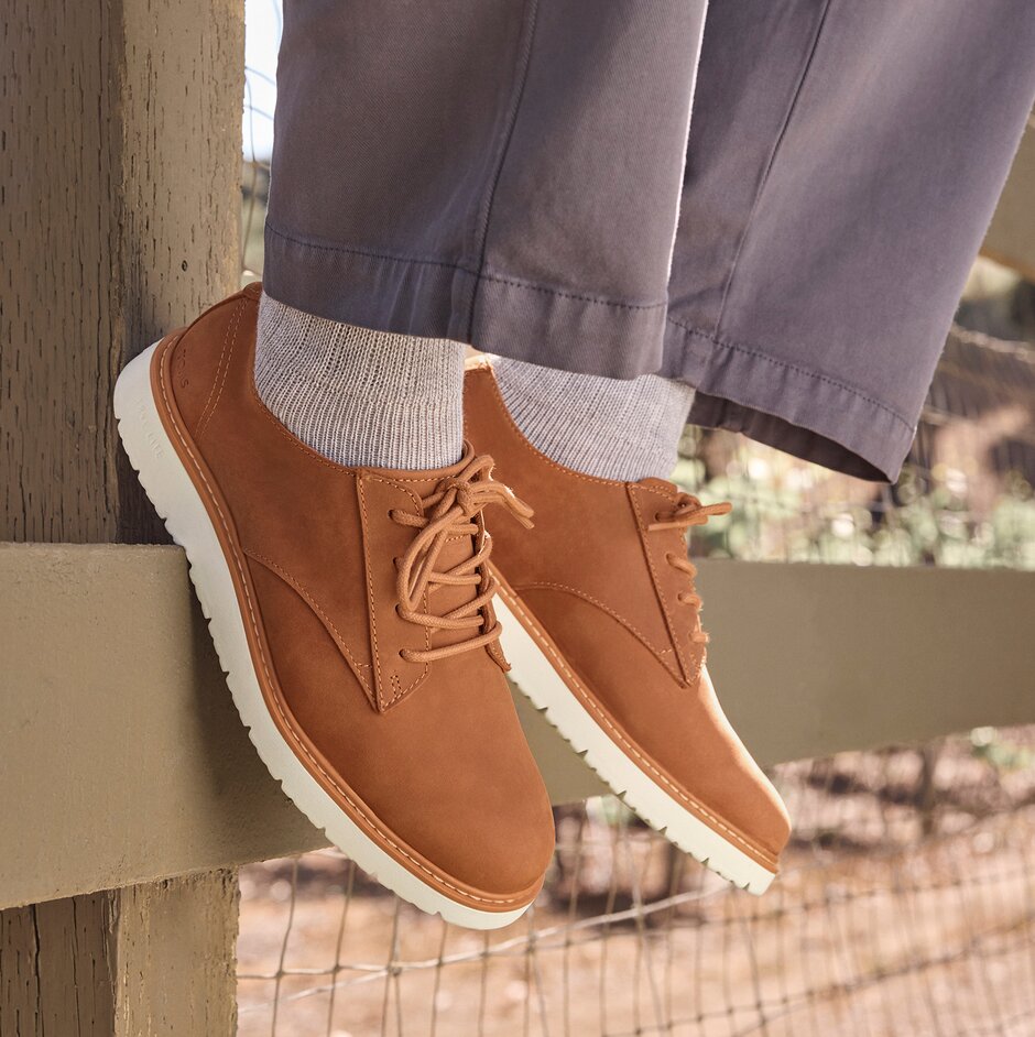 Closeup of Navi TRVL LITE Dress Shoe.