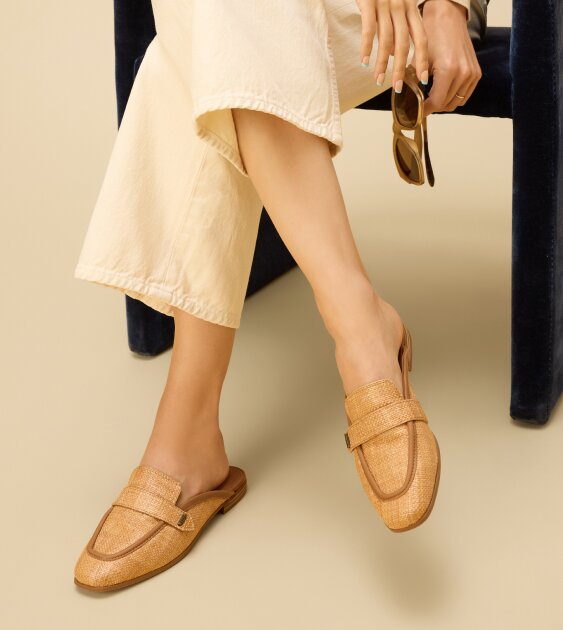Discover Women's Flats
