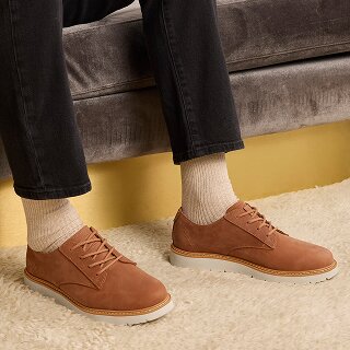 Men's Navi TRVL LITE Dress Shoe in tan.