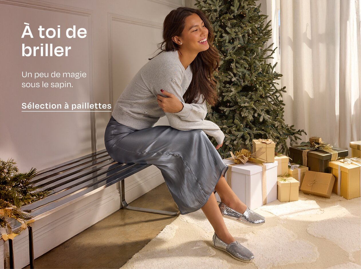 Tout ce qui brille Un peu de magie sous le sapin Sélection à paillettes Mannequin en Alpargatas brillante sur un banc.