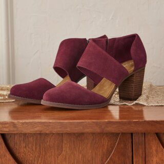 Women's Milan Heel in dark burgundy suede.