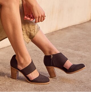 Milan Closed Toe Heel in Black.