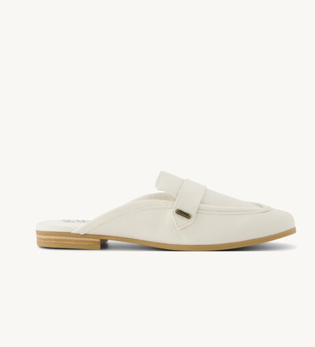 Lynette Mule shown.