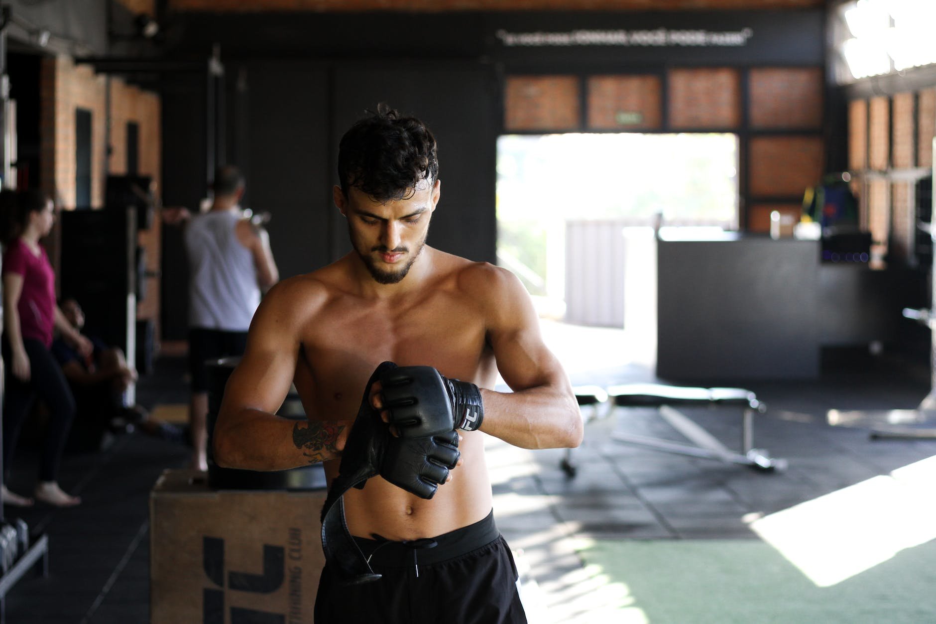 Boxeador preparandose para entrenar