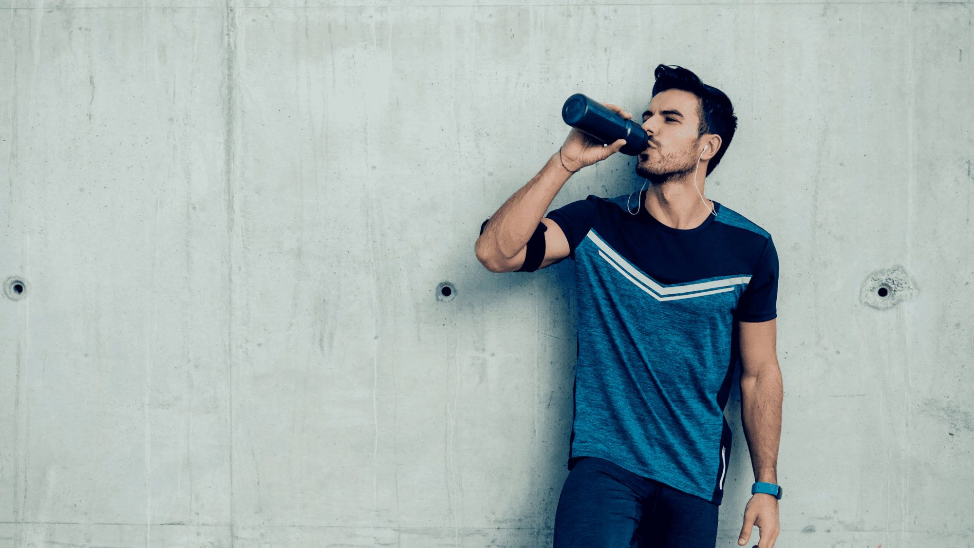 Tomando agua durante el ejercicio