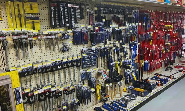 in-store hand tools supplies