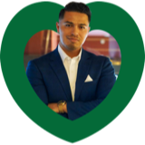 Eduardo Vargas's smiling face, framed by a green heart.