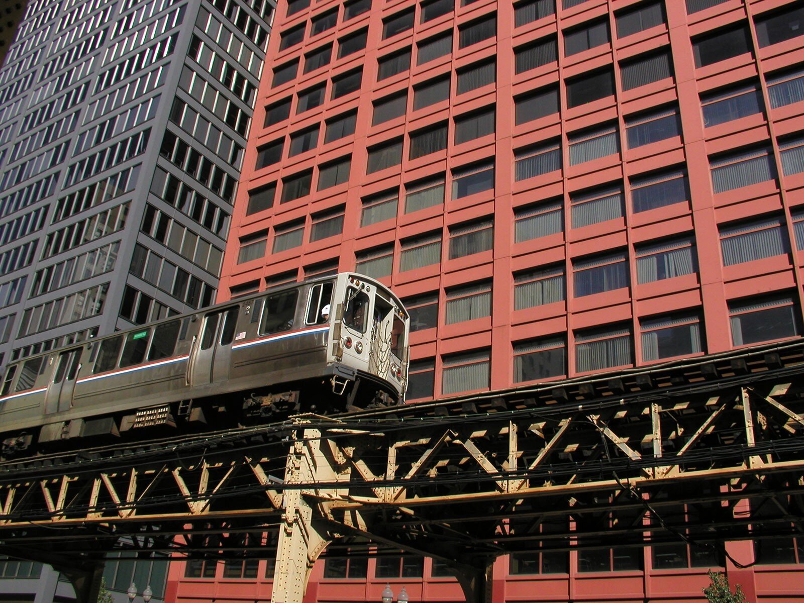 elevated-architecture-downtown-l-train-chicago-architecture-center