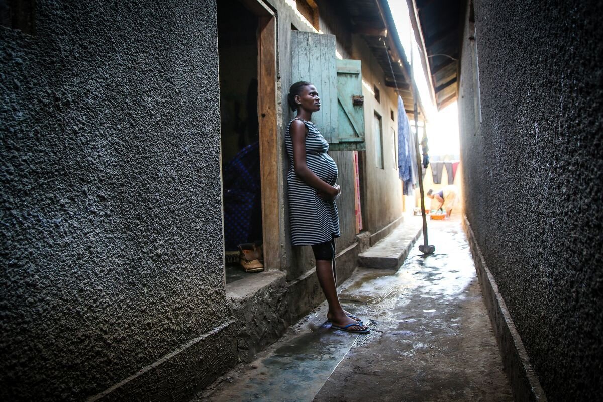 The First Hello: 15 Photos of New Mums Living in Poverty