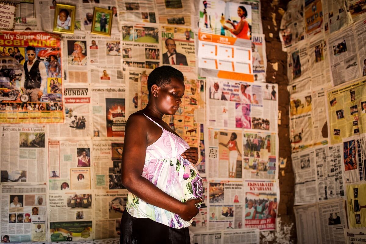 The First Hello: 15 Photos of New Mums Living in Poverty