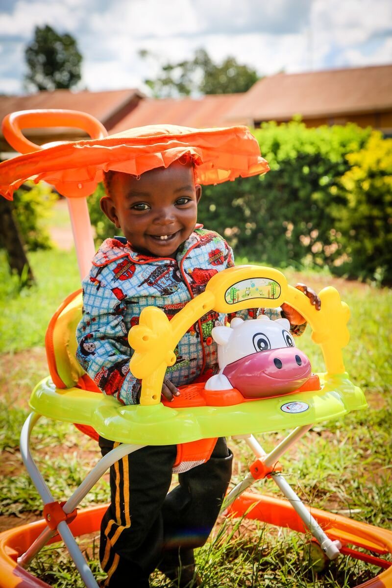 The First Hello: 15 Photos of New Mums Living in Poverty