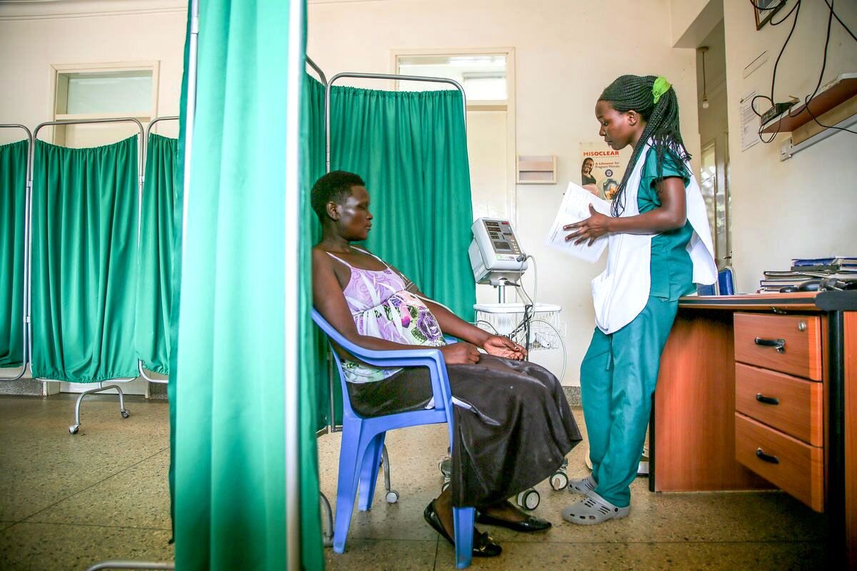 The First Hello: 15 Photos of New Mums Living in Poverty