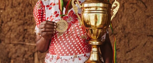 5925 IWD-2021 Blog-3-Text-Image-(Eskedar-&-Trophy) 600x250px 01