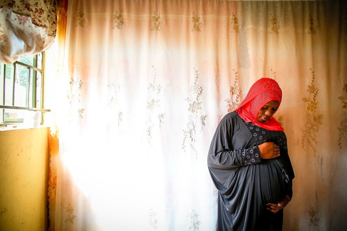 The First Hello: 15 Photos of New Mums Living in Poverty