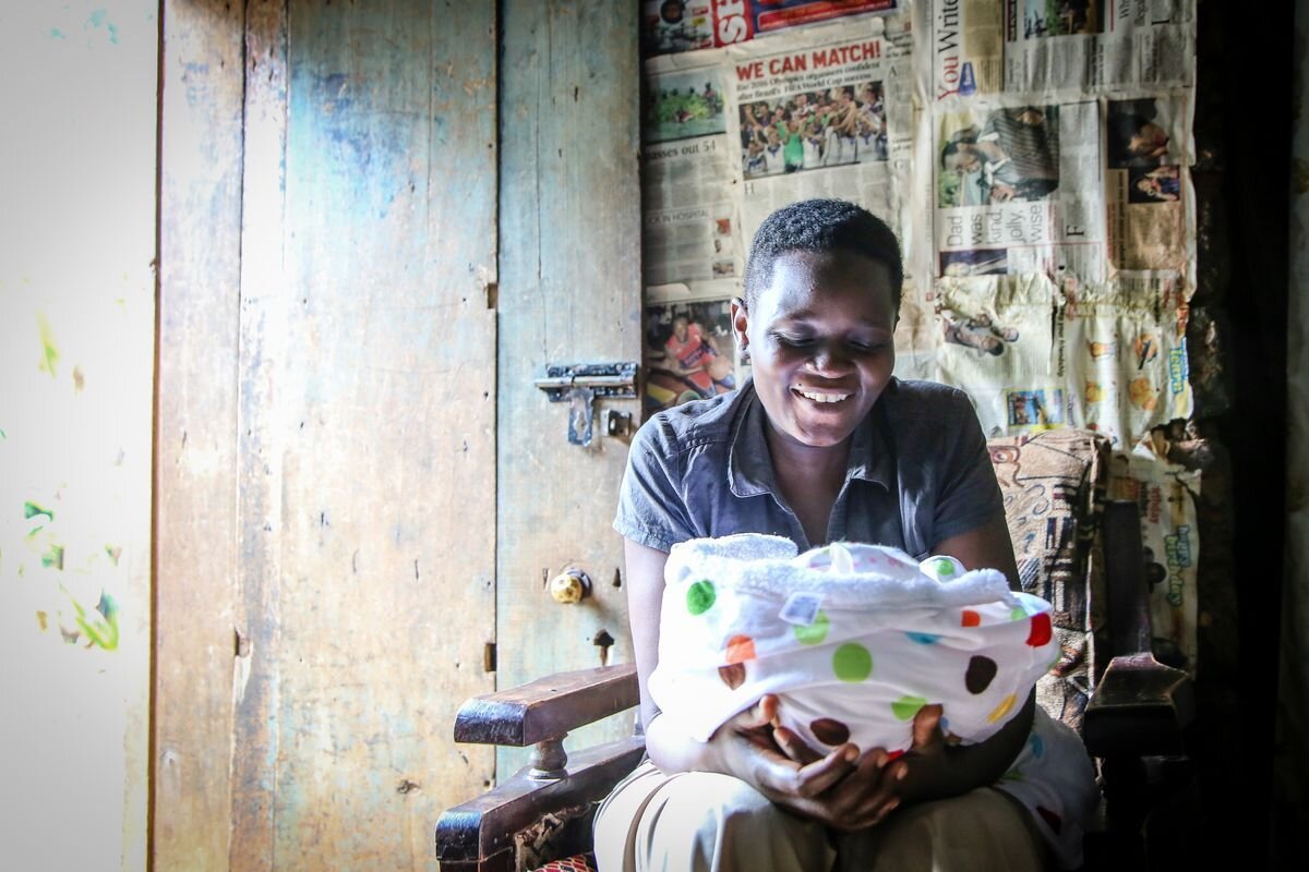 The First Hello: 15 Photos of New Mums Living in Poverty
