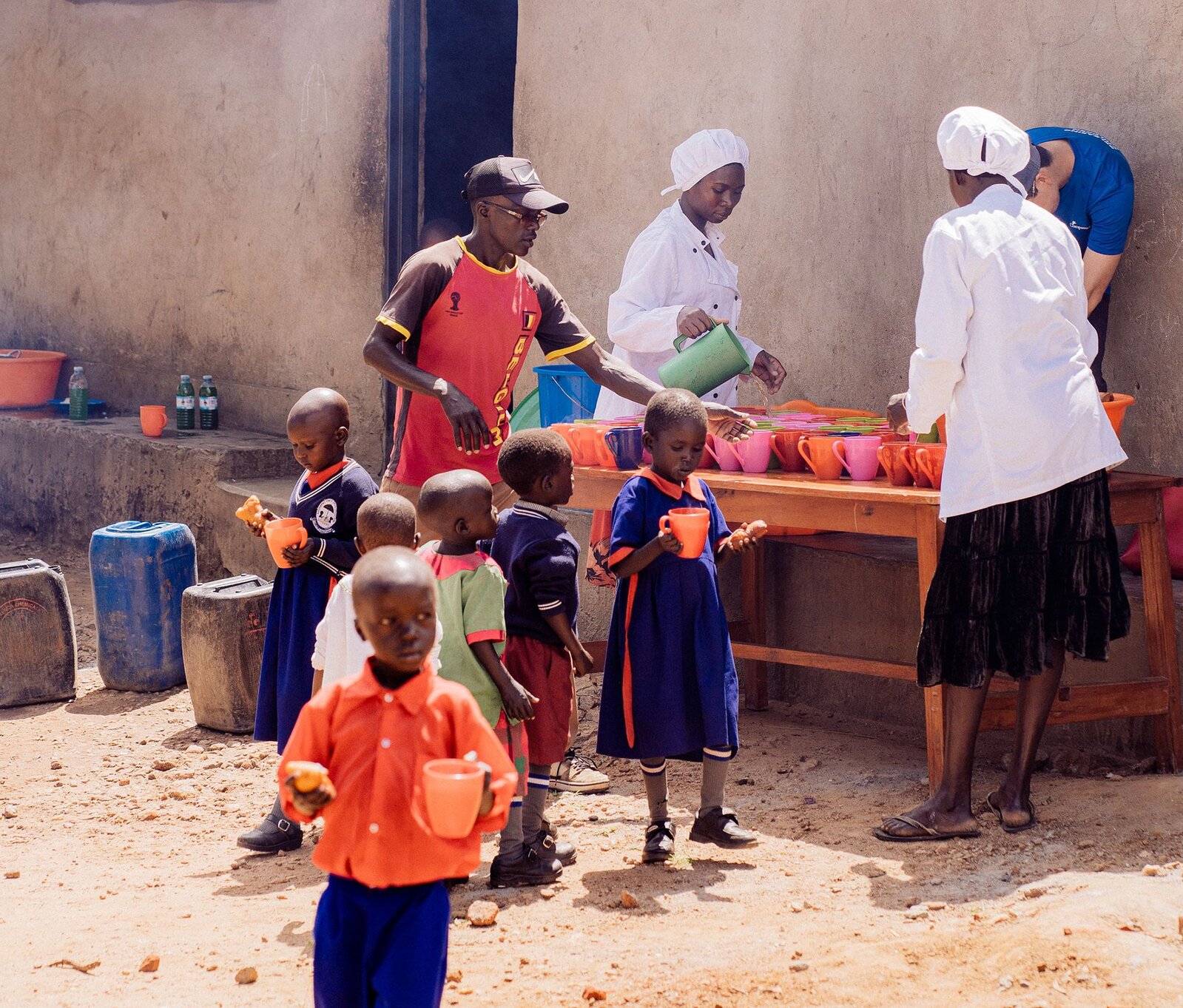 children receiving nutritious food