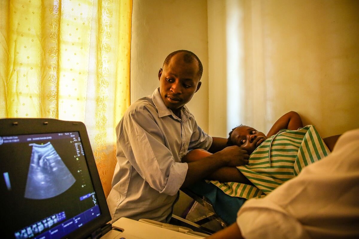 The First Hello: 15 Photos of New Mums Living in Poverty