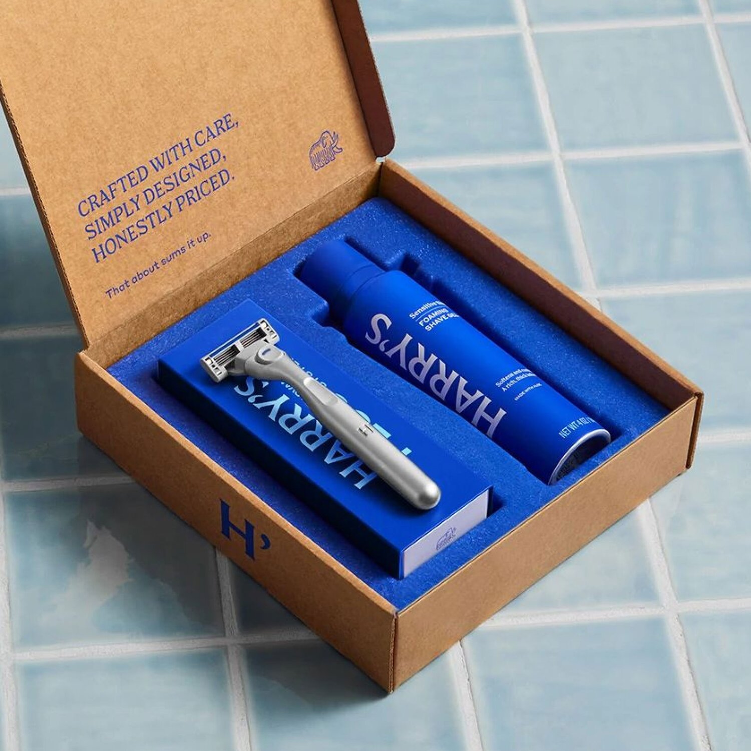Harry's Plus Shave Set, razor, three cartridges, shave gel, travel cover