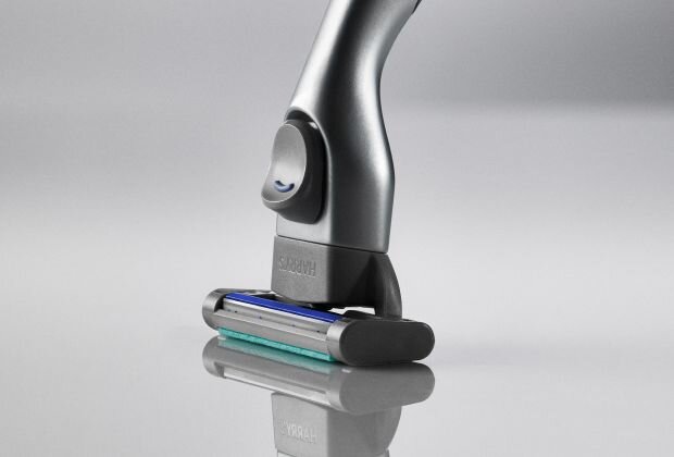 Harry's Plus razor head and pivot