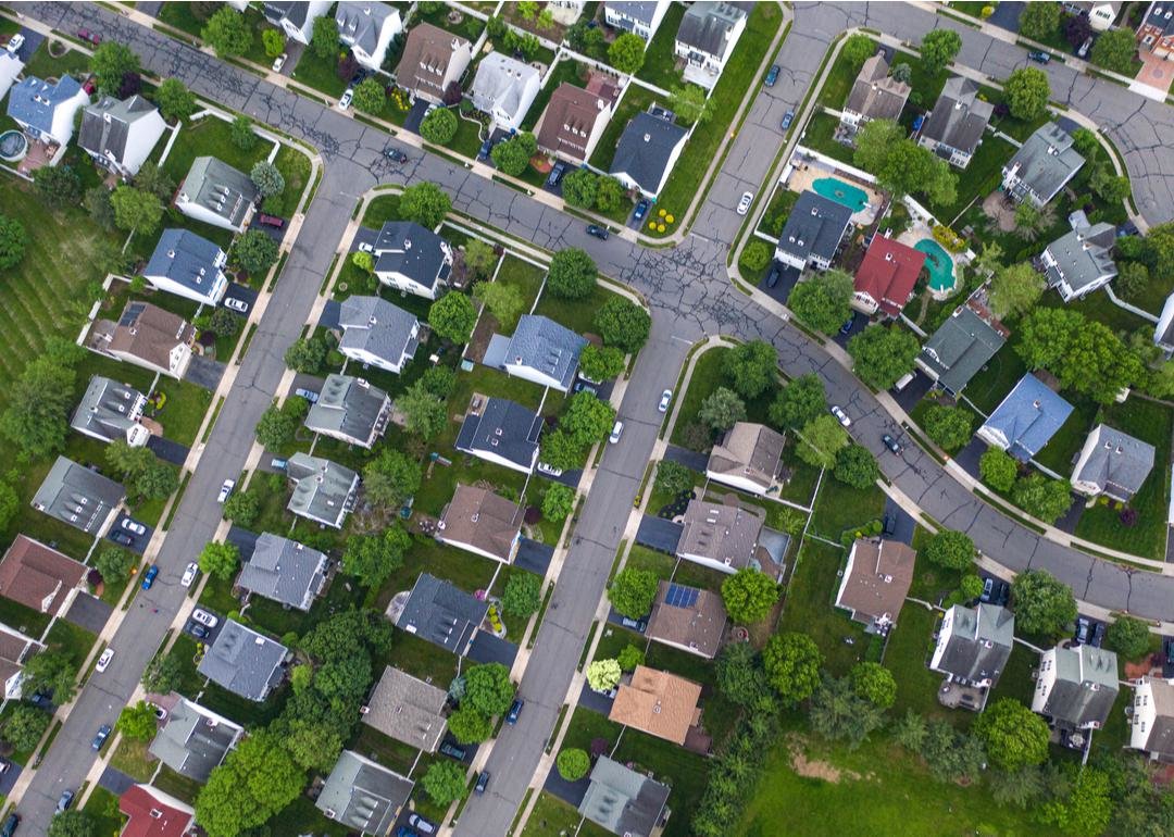 Track houses in city grid - Source: FotosForTheFuture // Shutterstock