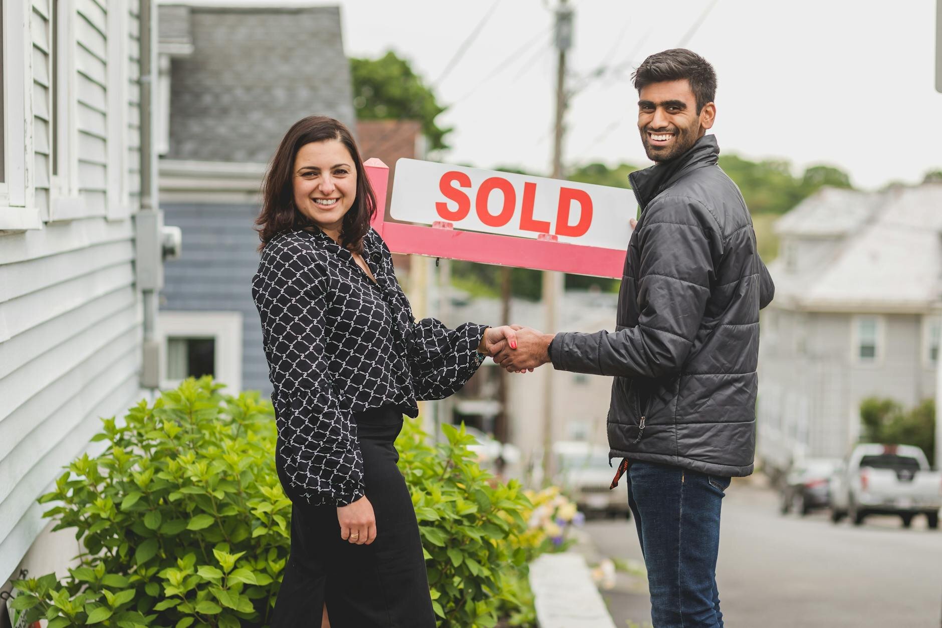 How long does the seller have to respond to an offer on a house?