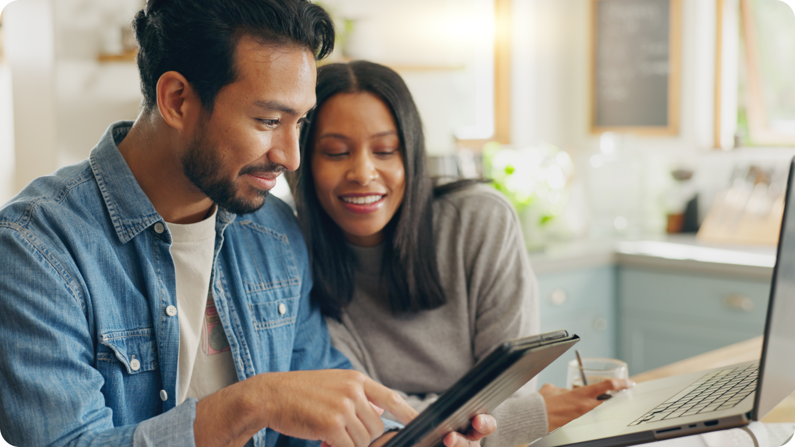 Woman on laptop related to the types of mortgage rates available for home financing.