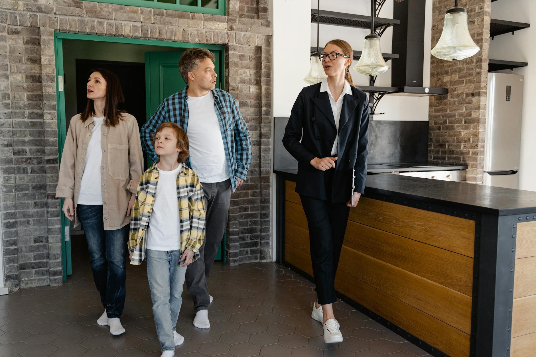 12 questions to ask when buying a house