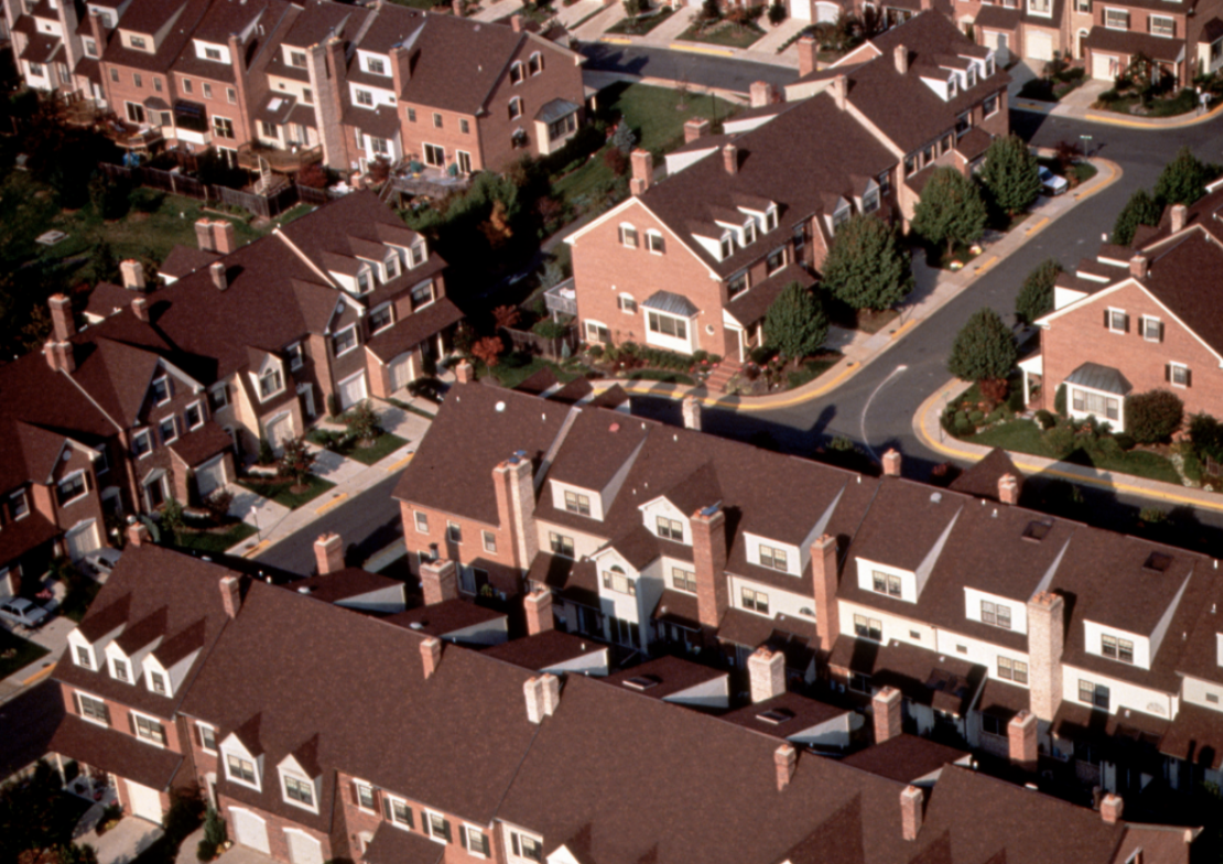 Above View of 1990&#39;s Style Homes - Source: David Sailors, Getty Images