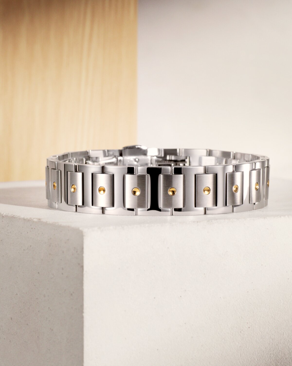 Two tone Men's SE bracelet.