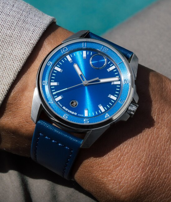 Man wearing the Blue BOLD Verso S watch with leather strap.