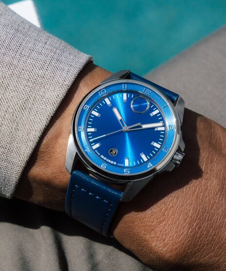 Man wearing the Blue BOLD Verso S watch with leather strap.
