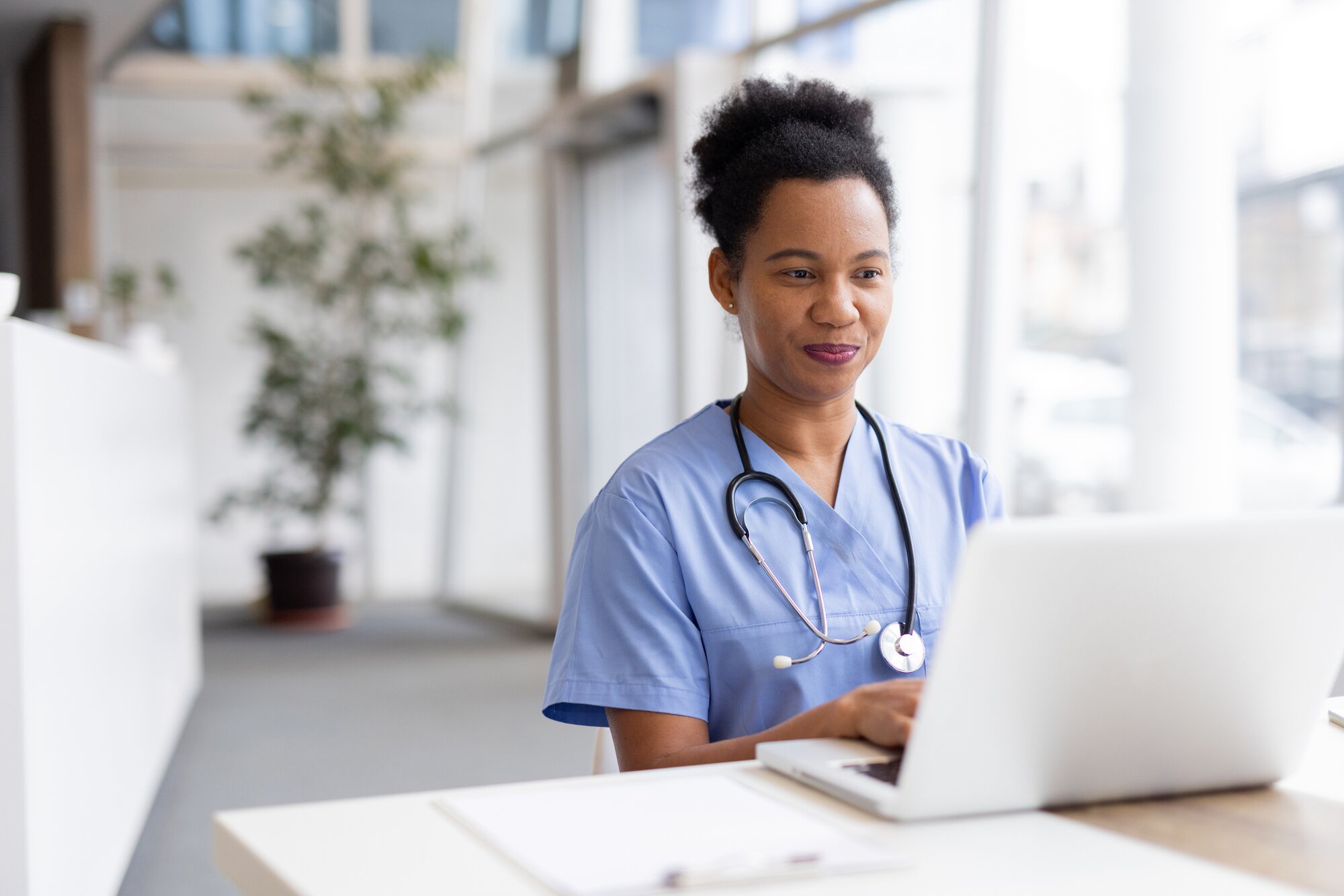 How to Build a Strong Recruiter Relationship as a Travel Clinician