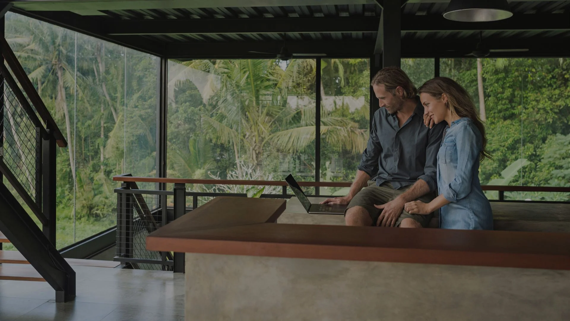 img-header