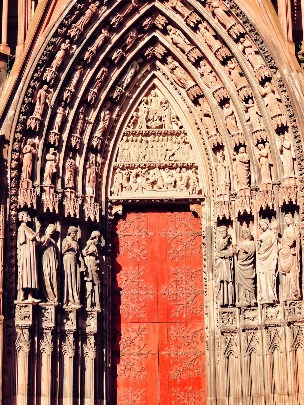 Shop Strasbourg’s Cathedral Square by Candlelight