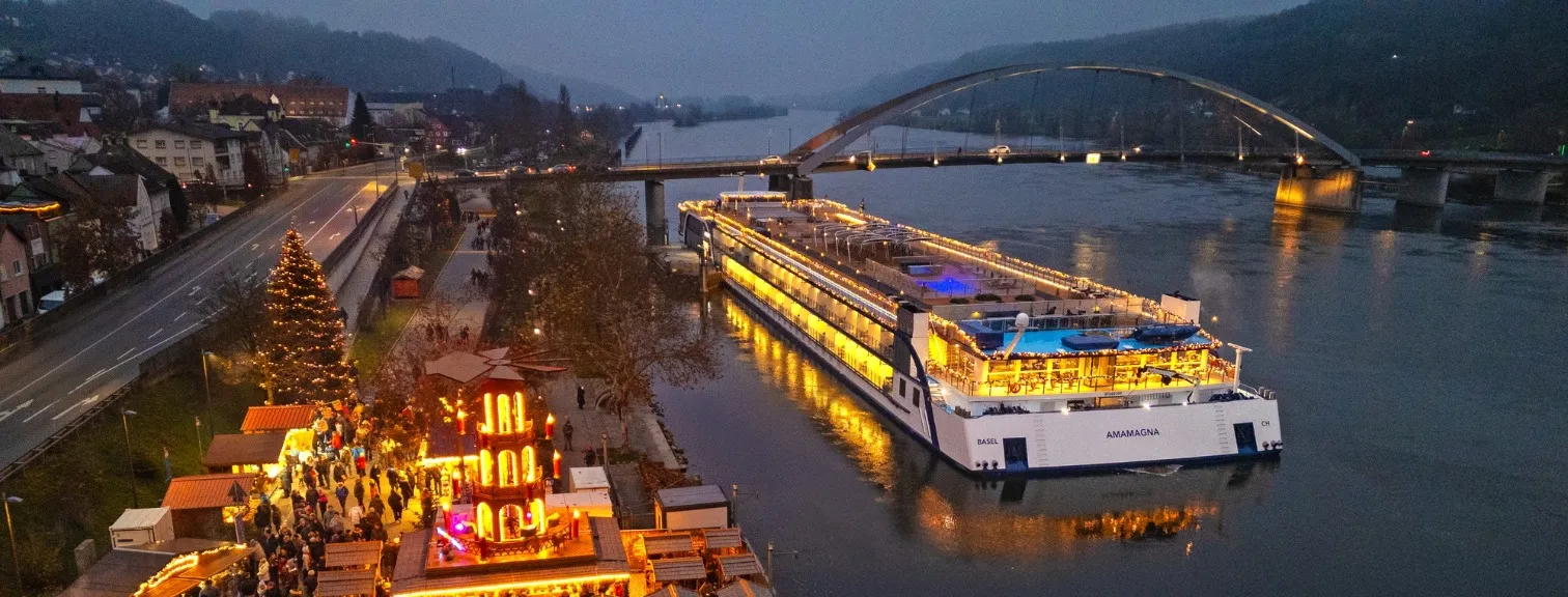 AmaMagna docked at Vilshofen at Christmas time
