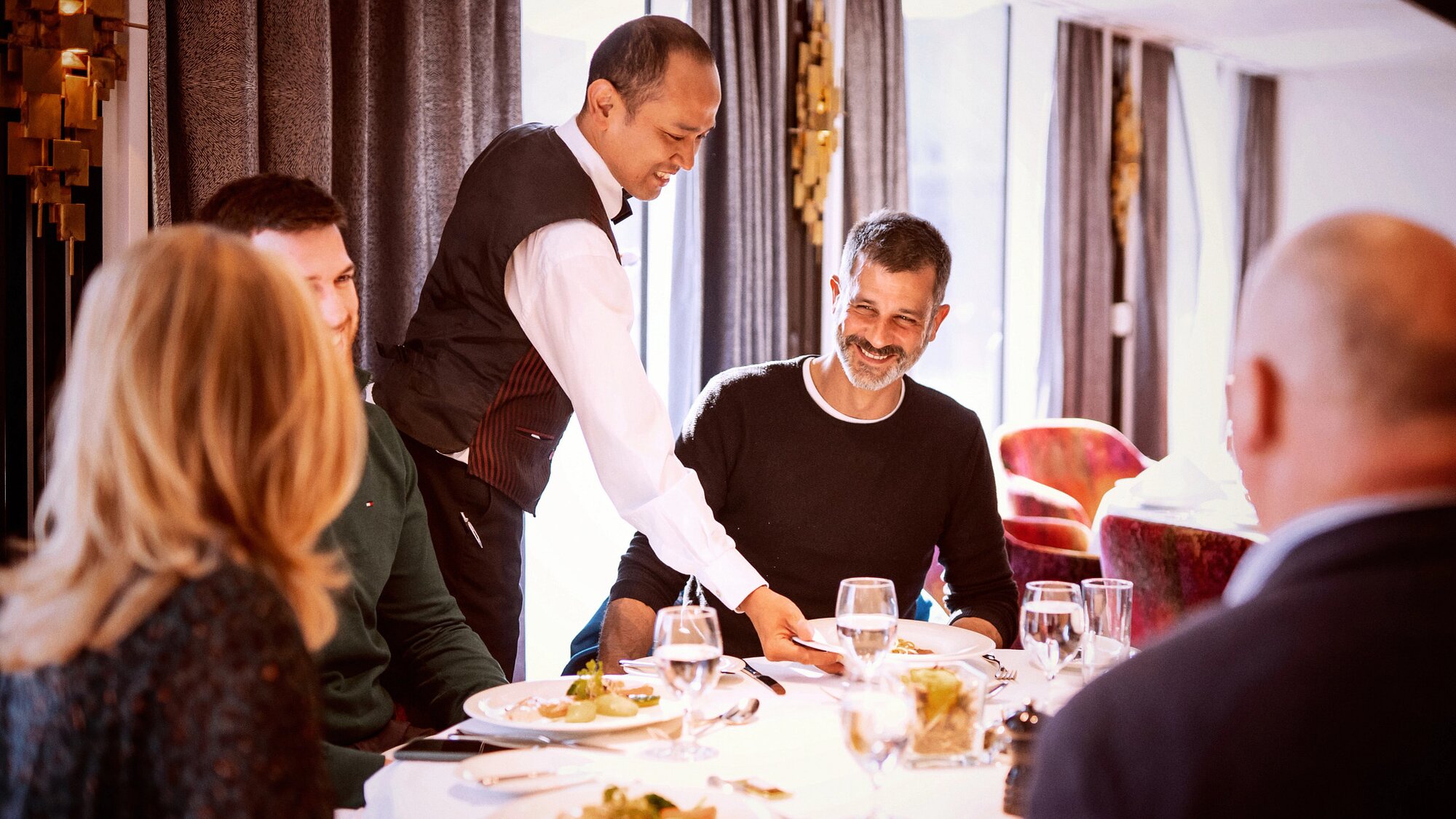 Aerial view of the AmaMagna sundeck with a pickleball court