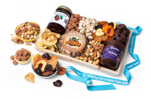Gift tray with nuts and jams