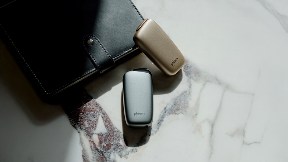 Ploom X Advanced devices placed on a table elegant and modern design