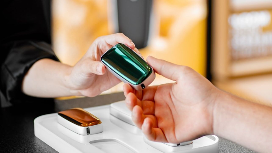 Presentation of the Ploom X Advanced device inside Bravo supermarket