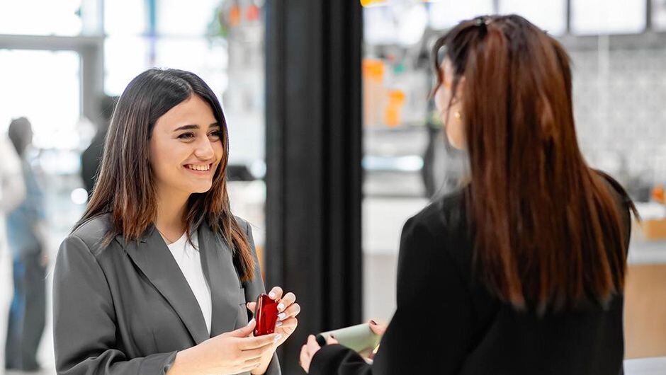 Ploom satış nöqtəsi Bakı Crescent Mall ticarət mərkəzində