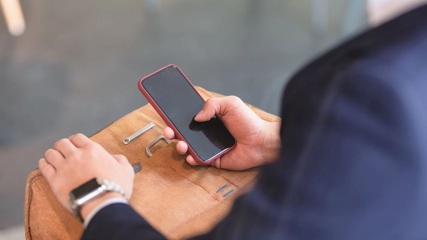 Into the Future: Alternative Insurance Distribution for Mobile