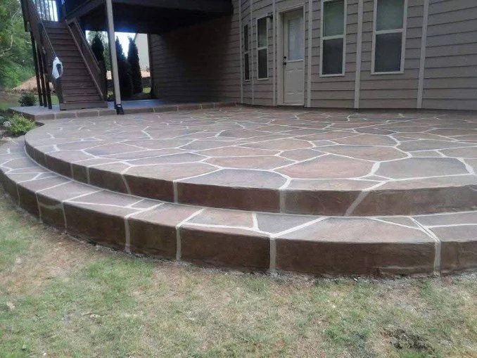 Curved multi-level flagstone-pattern concrete patio