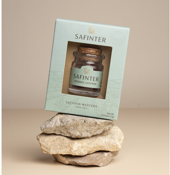 Safinter Organic Saffron in a presentation box
