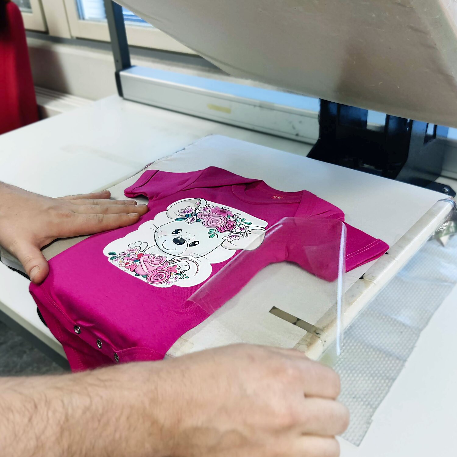 DTF painatus ja vaatteiden viimeistely Printtivaatteen omassa tuotannossa