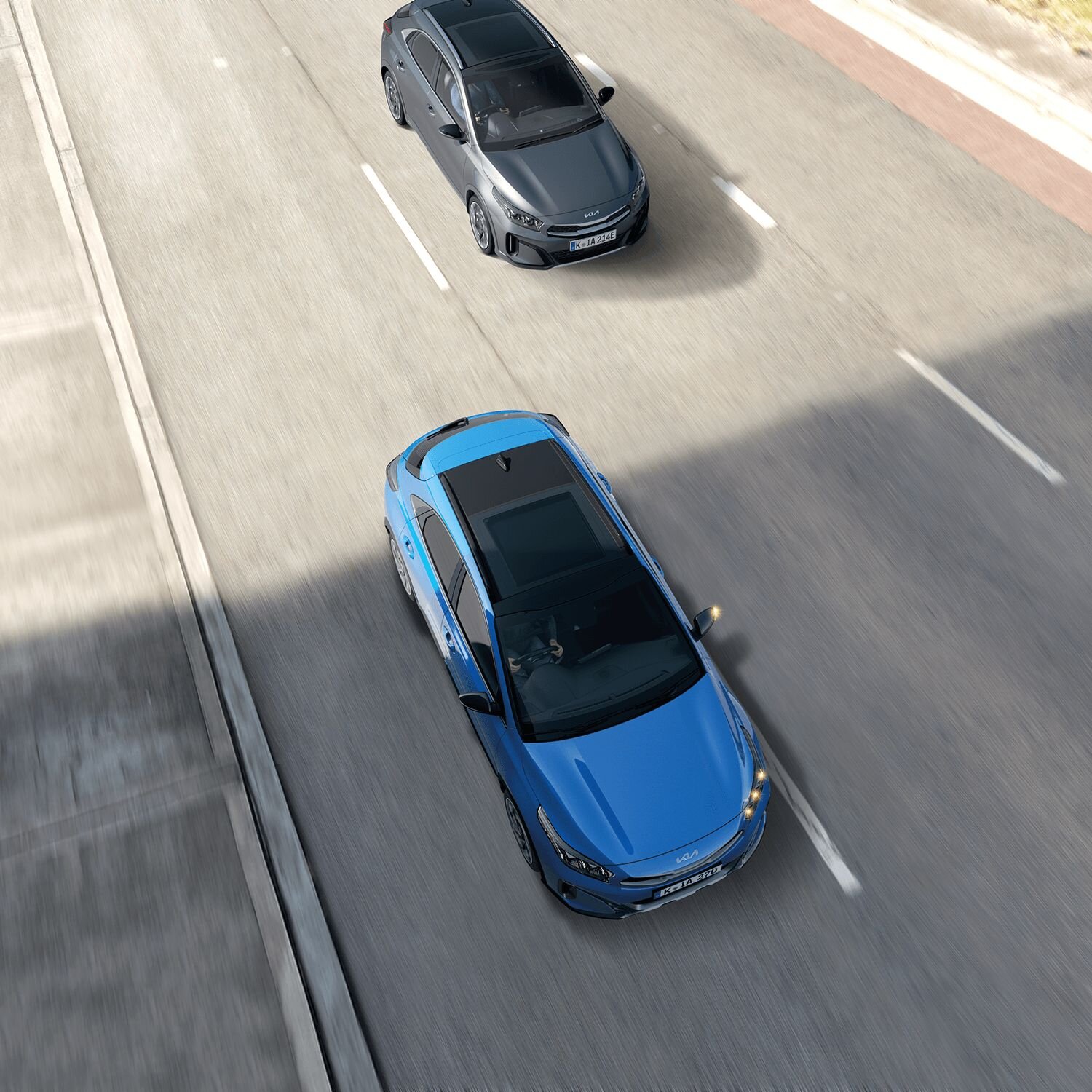 Totwinkelassistent des Kia XCeed auf der Strasse