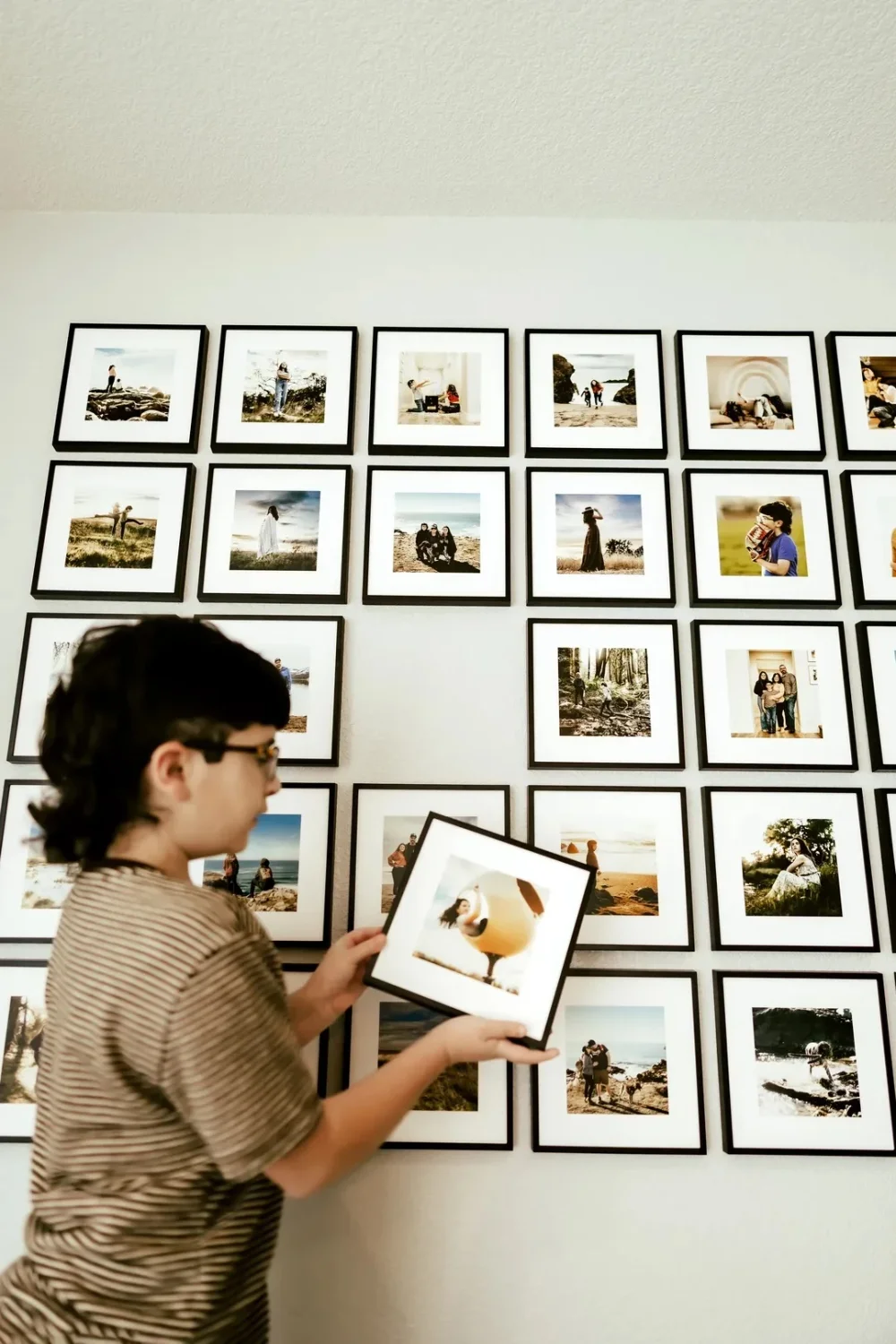 How to Remove Wall Art: Renter-Friendly Tips