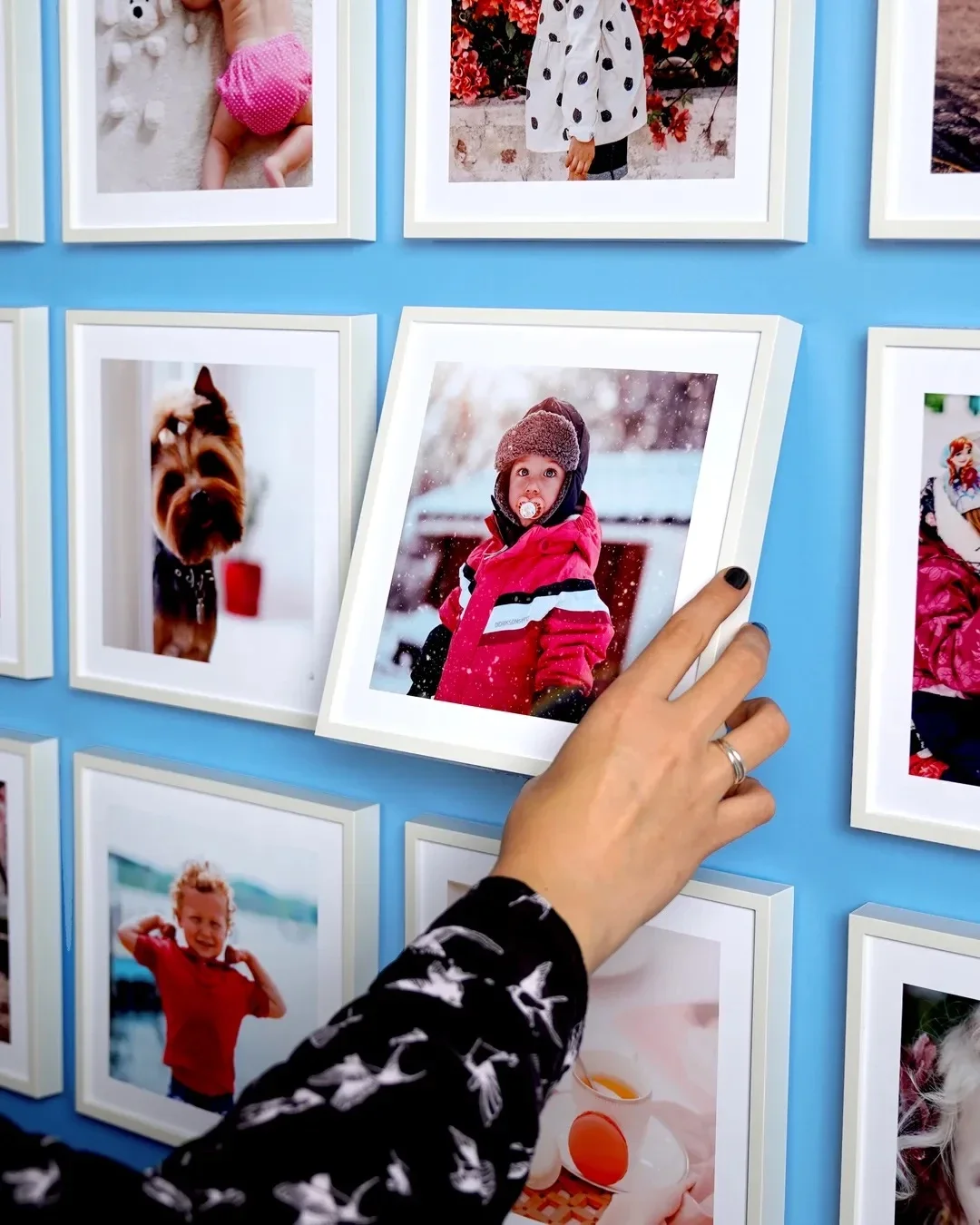 Blue Wall Decor Ideas: Transform Your Space Today