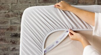 fitted sheet corner