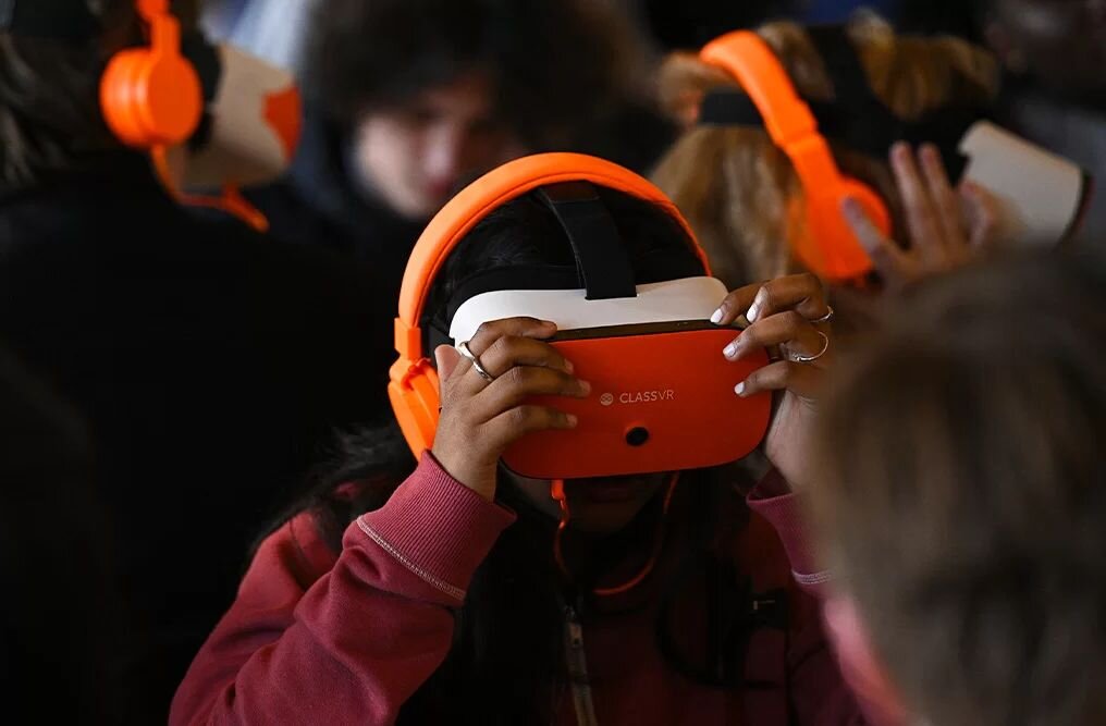 A student wearing VR Glasses